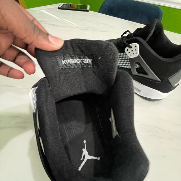 Jordan 4 White Thunders - Picture 5 of 6